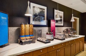 Hampton Inn & Suites Chicago Waukegan
