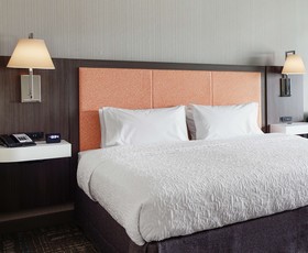 Hampton Inn & Suites Chicago Waukegan