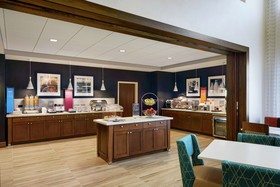 Hampton Inn & Suites Chicago Waukegan