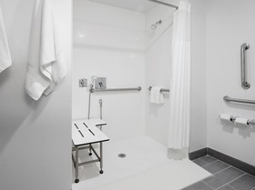 Hampton Inn & Suites Chicago Waukegan