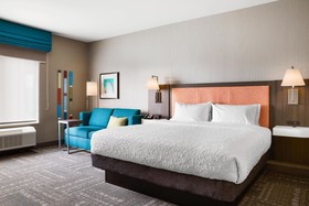 Hampton Inn & Suites Chicago Waukegan