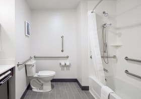 Hampton Inn & Suites Chicago Waukegan