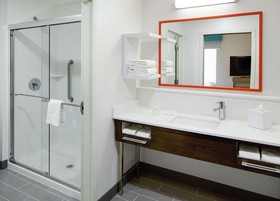 Hampton Inn & Suites Chicago Waukegan