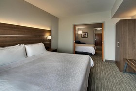 Holiday Inn Express & Suites Chicago North-Waukegan-Gurnee