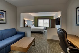 Holiday Inn Express & Suites Chicago North-Waukegan-Gurnee