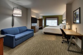 Holiday Inn Express & Suites Chicago North-Waukegan-Gurnee