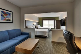Holiday Inn Express & Suites Chicago North-Waukegan-Gurnee