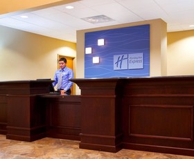Holiday Inn Express & Suites Chicago North-Waukegan-Gurnee