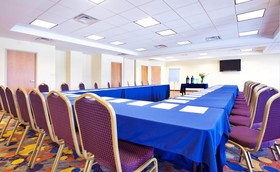 Holiday Inn Express & Suites Chicago North-Waukegan-Gurnee