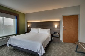 Holiday Inn Express & Suites Chicago North-Waukegan-Gurnee
