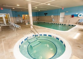 Holiday Inn Express & Suites Chicago North-Waukegan-Gurnee