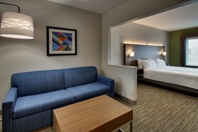 Holiday Inn Express & Suites Chicago North-Waukegan-Gurnee