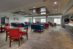 Holiday Inn Express & Suites Chicago North-Waukegan-Gurnee