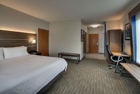 Holiday Inn Express & Suites Chicago North-Waukegan-Gurnee