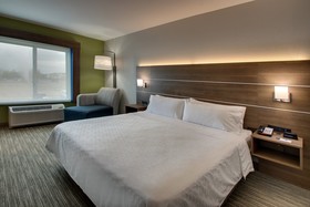 Holiday Inn Express & Suites Chicago North-Waukegan-Gurnee