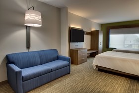Holiday Inn Express & Suites Chicago North-Waukegan-Gurnee