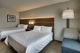 Holiday Inn Express & Suites Chicago North-Waukegan-Gurnee