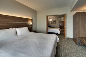 Holiday Inn Express & Suites Chicago North-Waukegan-Gurnee