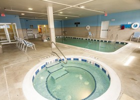 Holiday Inn Express & Suites Chicago North-Waukegan-Gurnee