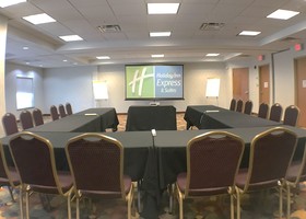 Holiday Inn Express & Suites Chicago North-Waukegan-Gurnee