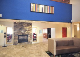 Holiday Inn Express & Suites Chicago North-Waukegan-Gurnee