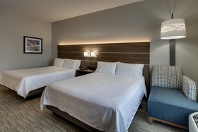 Holiday Inn Express & Suites Chicago North-Waukegan-Gurnee