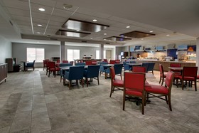 Holiday Inn Express & Suites Chicago North-Waukegan-Gurnee