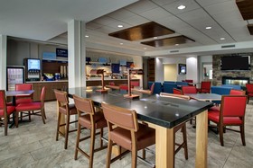 Holiday Inn Express & Suites Chicago North-Waukegan-Gurnee