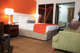 Howard Johnson by Wyndham Waukegan Great Lakes