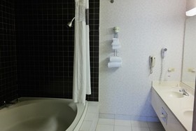 Ramada by Wyndham Waukegan/Great Lakes