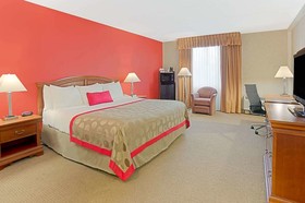 Ramada by Wyndham Waukegan/Great Lakes
