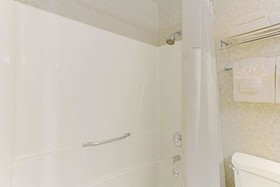 Ramada by Wyndham Waukegan/Great Lakes