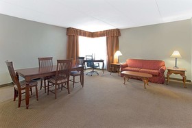 Ramada by Wyndham Waukegan/Great Lakes
