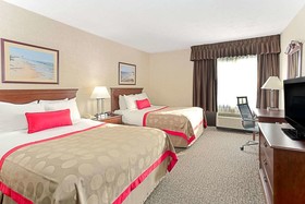 Ramada by Wyndham Waukegan/Great Lakes