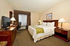 Ramada by Wyndham Waukegan/Great Lakes