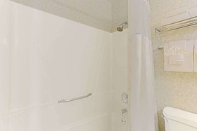Ramada by Wyndham Waukegan/Great Lakes
