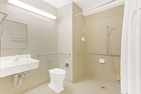 Ramada by Wyndham Waukegan/Great Lakes