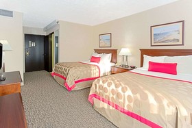 Ramada by Wyndham Waukegan/Great Lakes