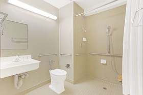 Ramada by Wyndham Waukegan/Great Lakes