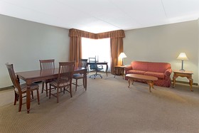 Ramada by Wyndham Waukegan/Great Lakes