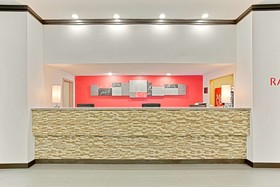 Ramada by Wyndham Waukegan/Great Lakes