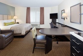 Sonesta Simply Suites Chicago Waukegan