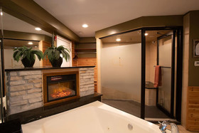 Champagne Lodge and Luxury Suites