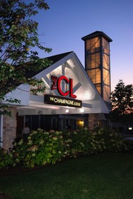 Champagne Lodge and Luxury Suites