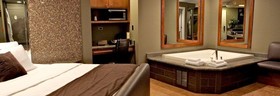 Champagne Lodge and Luxury Suites