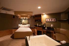 Champagne Lodge and Luxury Suites