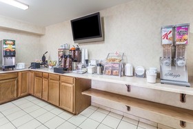 Super 8 by Wyndham Woodstock