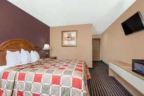 Days Inn by Wyndham Anderson IN