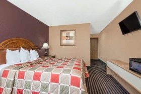 Days Inn by Wyndham Anderson IN