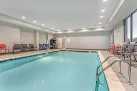 La Quinta Inn & Suites by Wyndham Bloomington